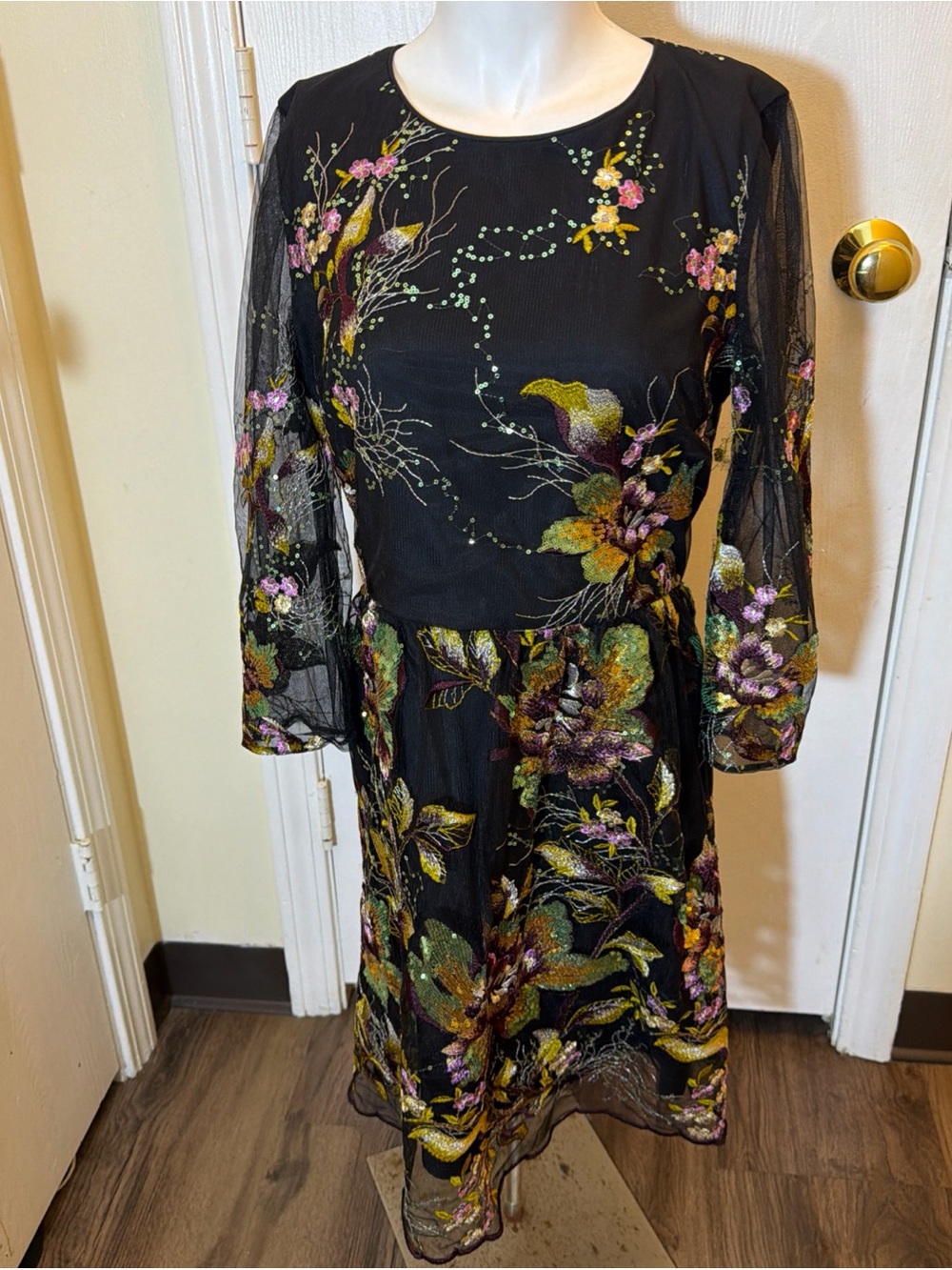 Belle By Badgley Mischka sz 8 Floral Embellished Black Tulle Mini Dress